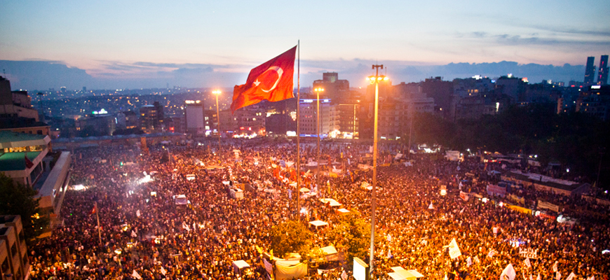 توتر العلاقة بين حزب العدالة والتنمية التركي وحركة الخدمة للأستاذ كولن: الوجه التركي لأزمة الدعوي والسياسي في العمل الإسلامي