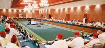 خطة تسديد التبليغ وإعادة النظر في وظائف التدين بالمغرب:  استراتيجية تسديد الخطاب الديني ودمج الدين في السياسات التنموية