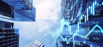 لاهوت السوق: كيف استعارت النيوليبرالية بنى الخطاب الديني لتبرير "النظام الطبيعي" للرأسمالية؟