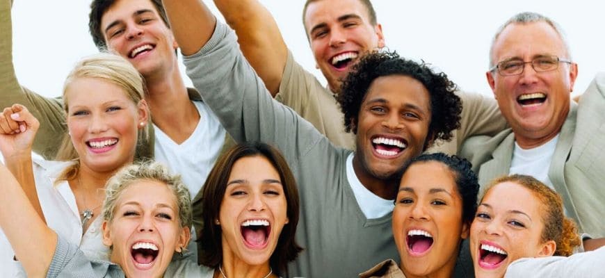 سيمياء الضحك: من الألش الشعبي إلى فلسفة المقاومة